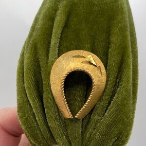 Vintage Mamselle Gold
Tone Horseshoe Brooch